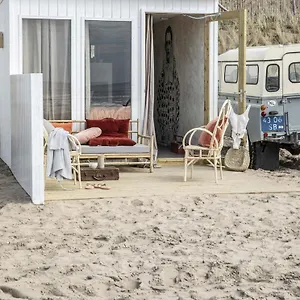 ajuma-strandkamers.zandvoort-hotels.com/